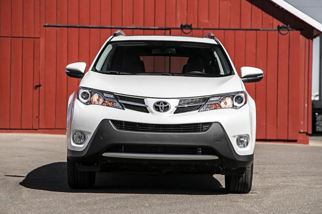 Фото спереди 2013 Toyota RAV4
